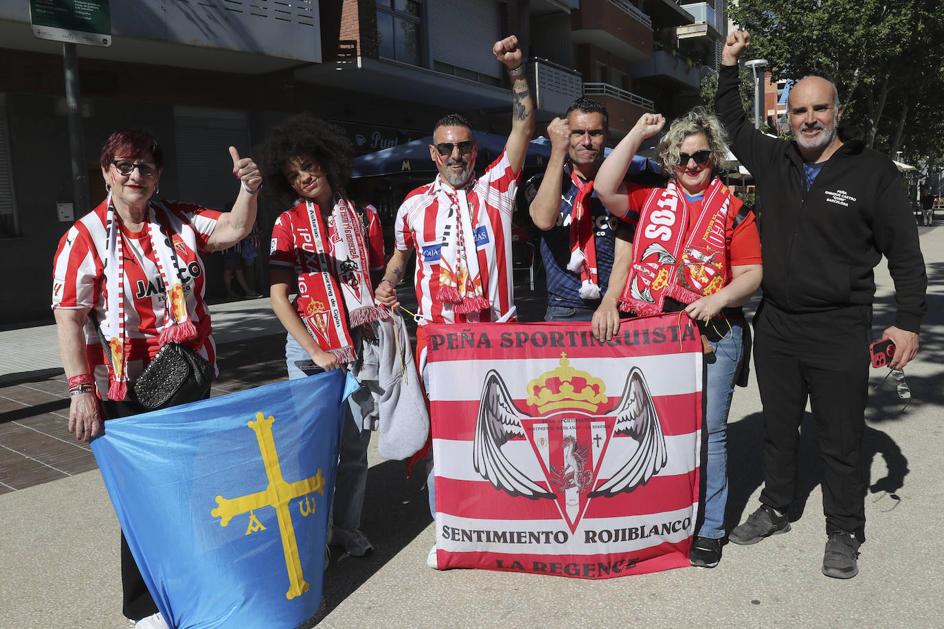 La grada rojiblanca se traslada a Cornellá: los ánimos de la afición del Sporting