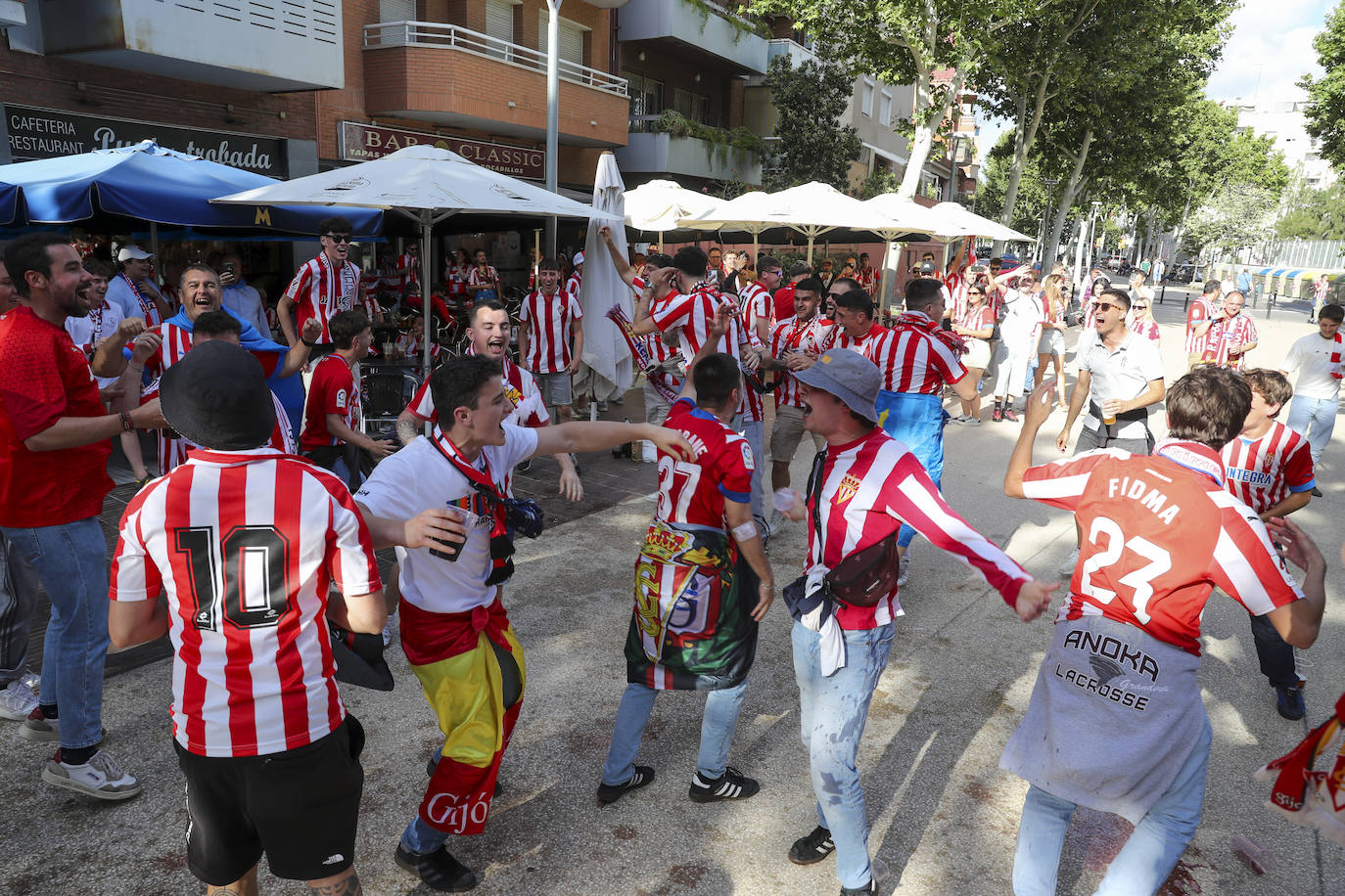 La grada rojiblanca se traslada a Cornellá: los ánimos de la afición del Sporting