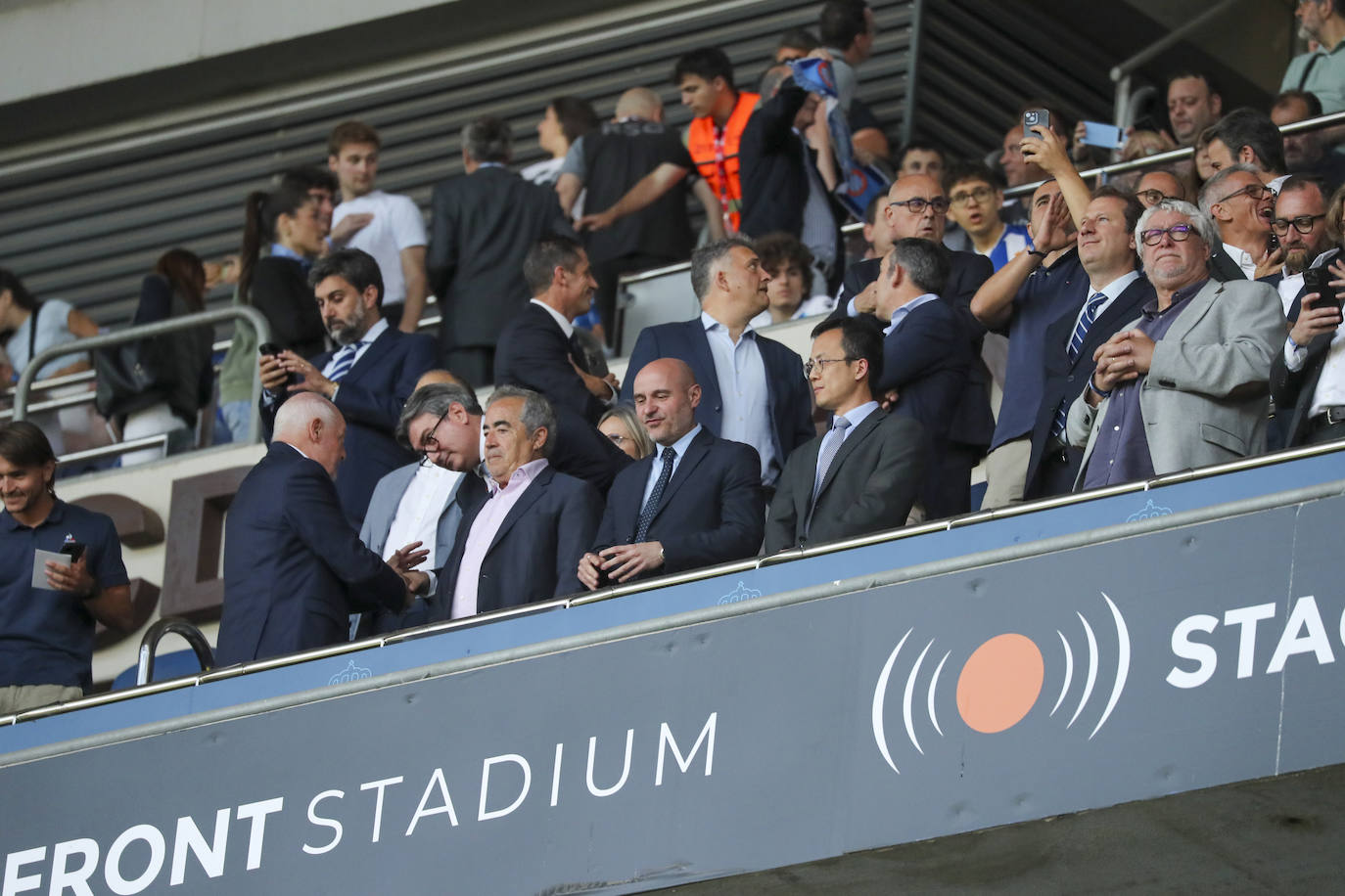 La grada rojiblanca se traslada a Cornellá: los ánimos de la afición del Sporting