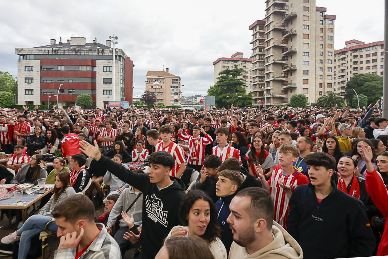 Nervios, tensión y tristeza: así se vivió el partido Espanyol - Sporting de Gijón en los aledaños de El Molinón