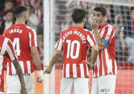 Cote, hablando con Nacho Méndez en el Sporting-Espanyol.