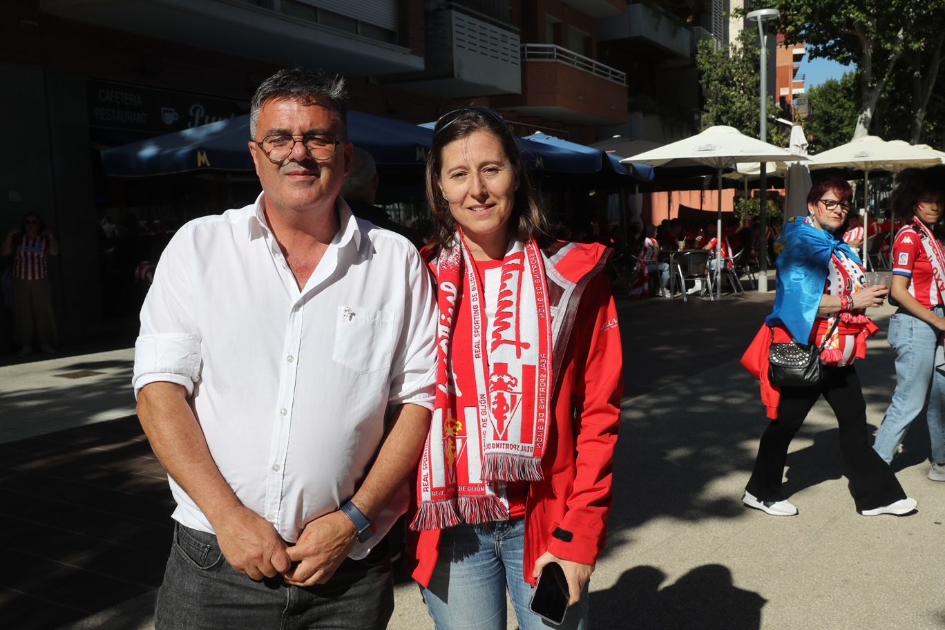 La grada rojiblanca se traslada a Cornellá: los ánimos de la afición del Sporting