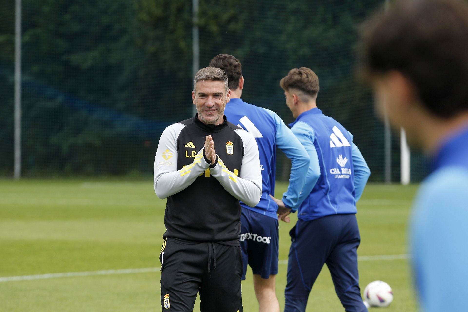 Objetivo, el ascenso: último entrenamiento del Oviedo antes de medirse con el Espanyol