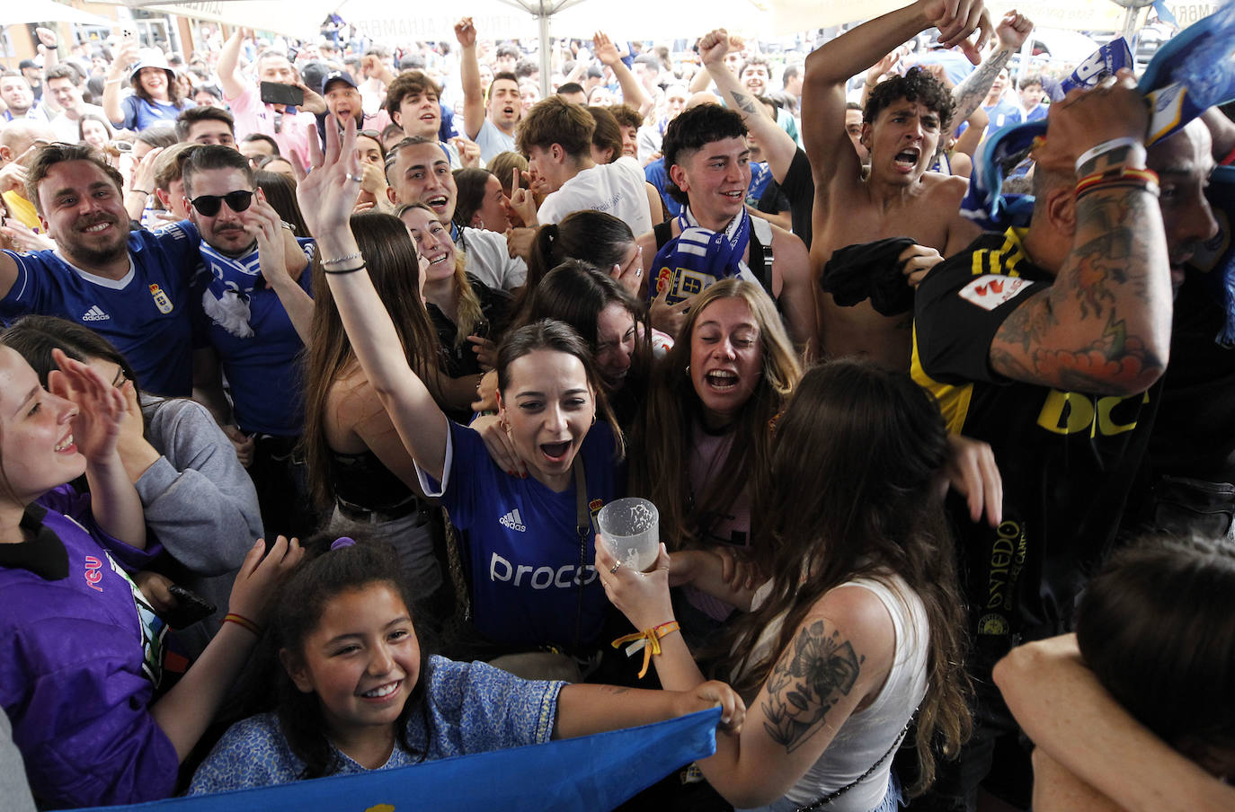 Los bares de Oviedo, a rebosar durante el partido