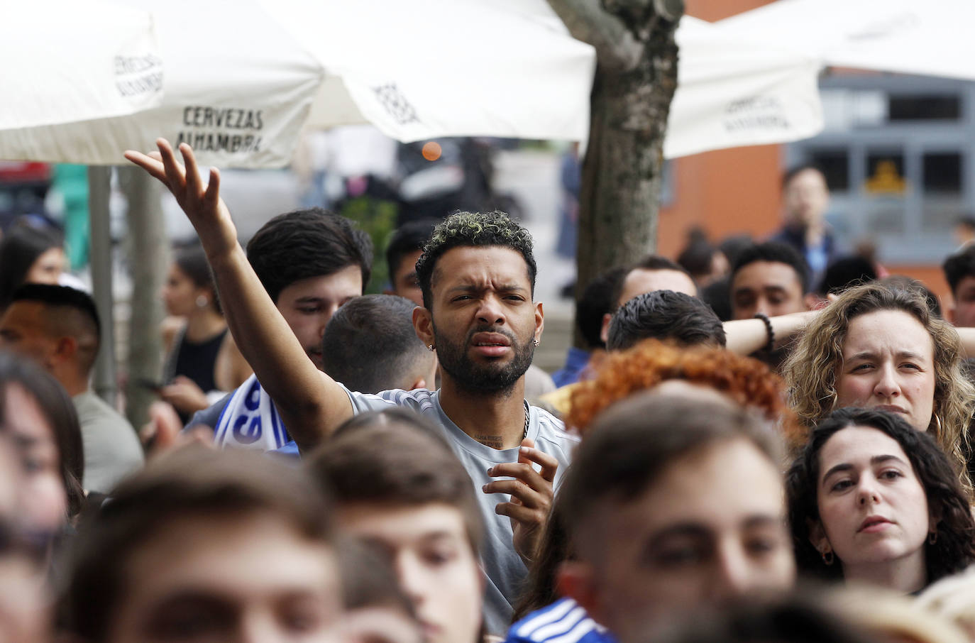 Los bares de Oviedo, a rebosar durante el partido