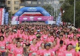 Más de 5.000 corredoras participaron en esta edición de la Carrera de la Mujer en Gijón.