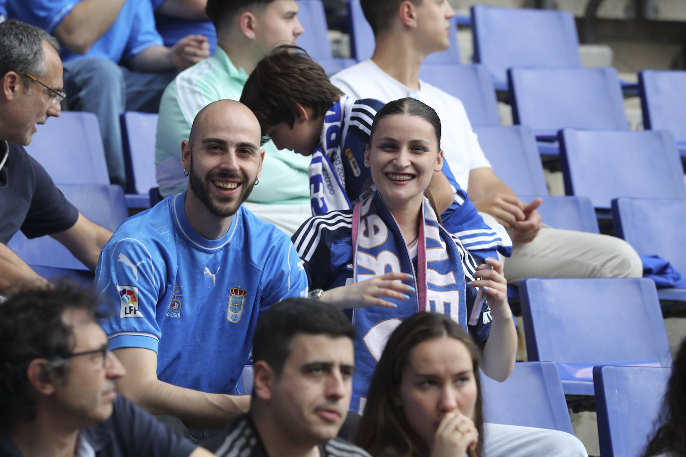 ¿Estuviste en las gradas del Tartiere animando al Oviedo? ¡Búscate en las fotos!