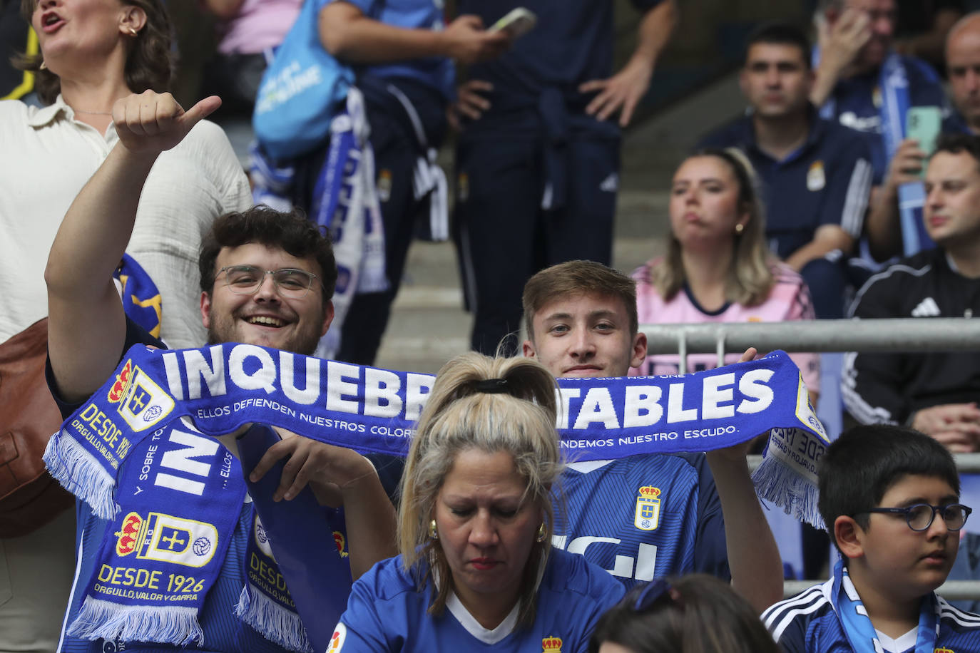 ¿Estuviste en las gradas del Tartiere animando al Oviedo? ¡Búscate en las fotos!