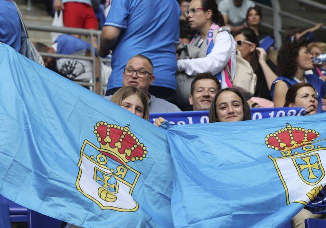 ¿Estuviste en las gradas del Tartiere animando al Oviedo? ¡Búscate en las fotos!