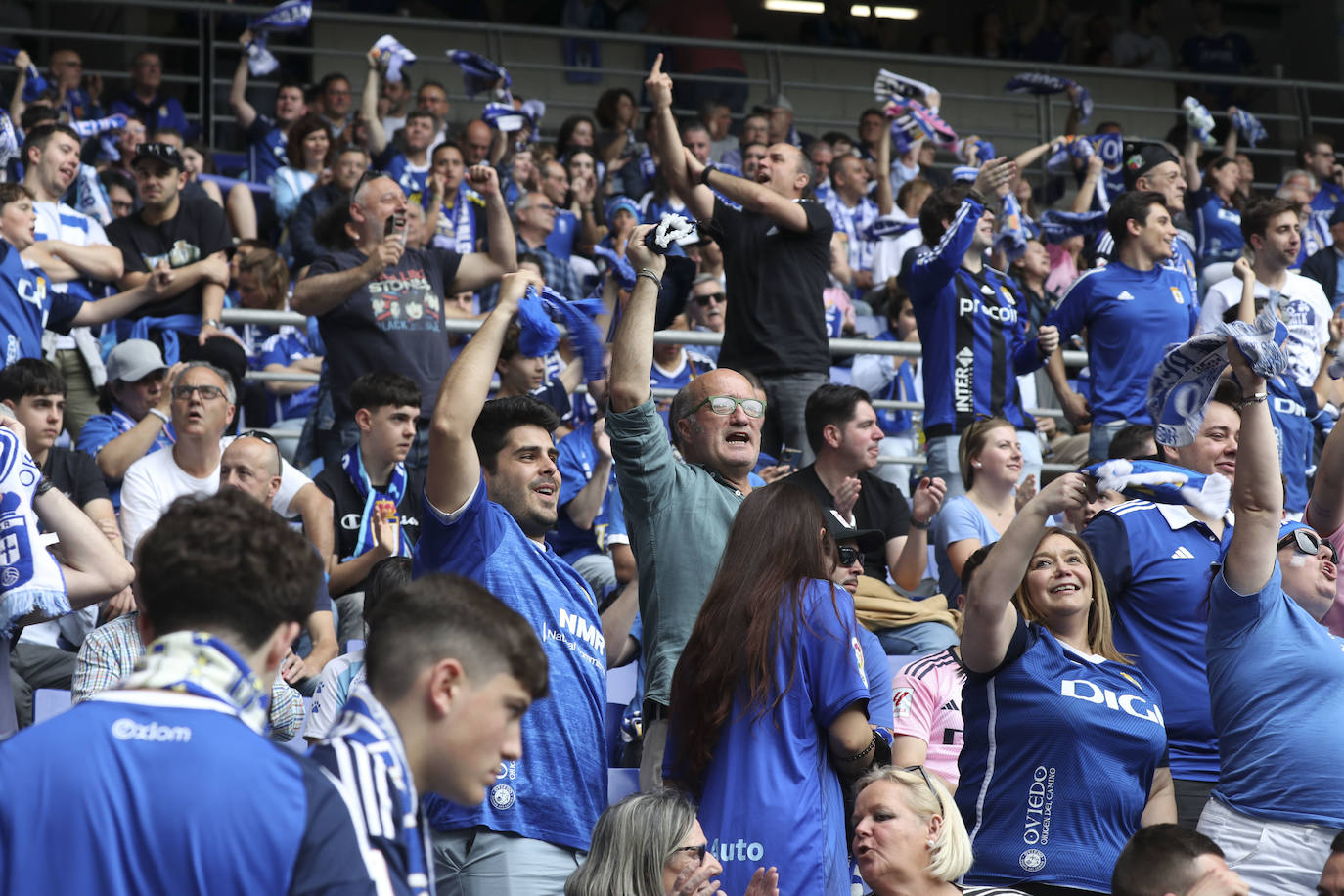 ¿Estuviste en las gradas del Tartiere animando al Oviedo? ¡Búscate en las fotos!