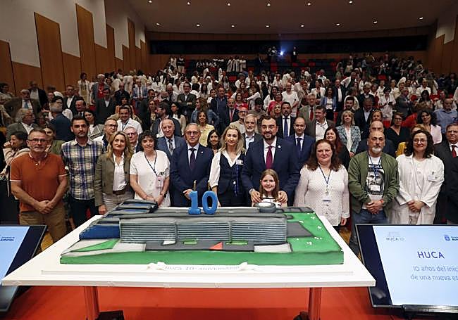 Foto de familia del décimo aniversario del HUCA.