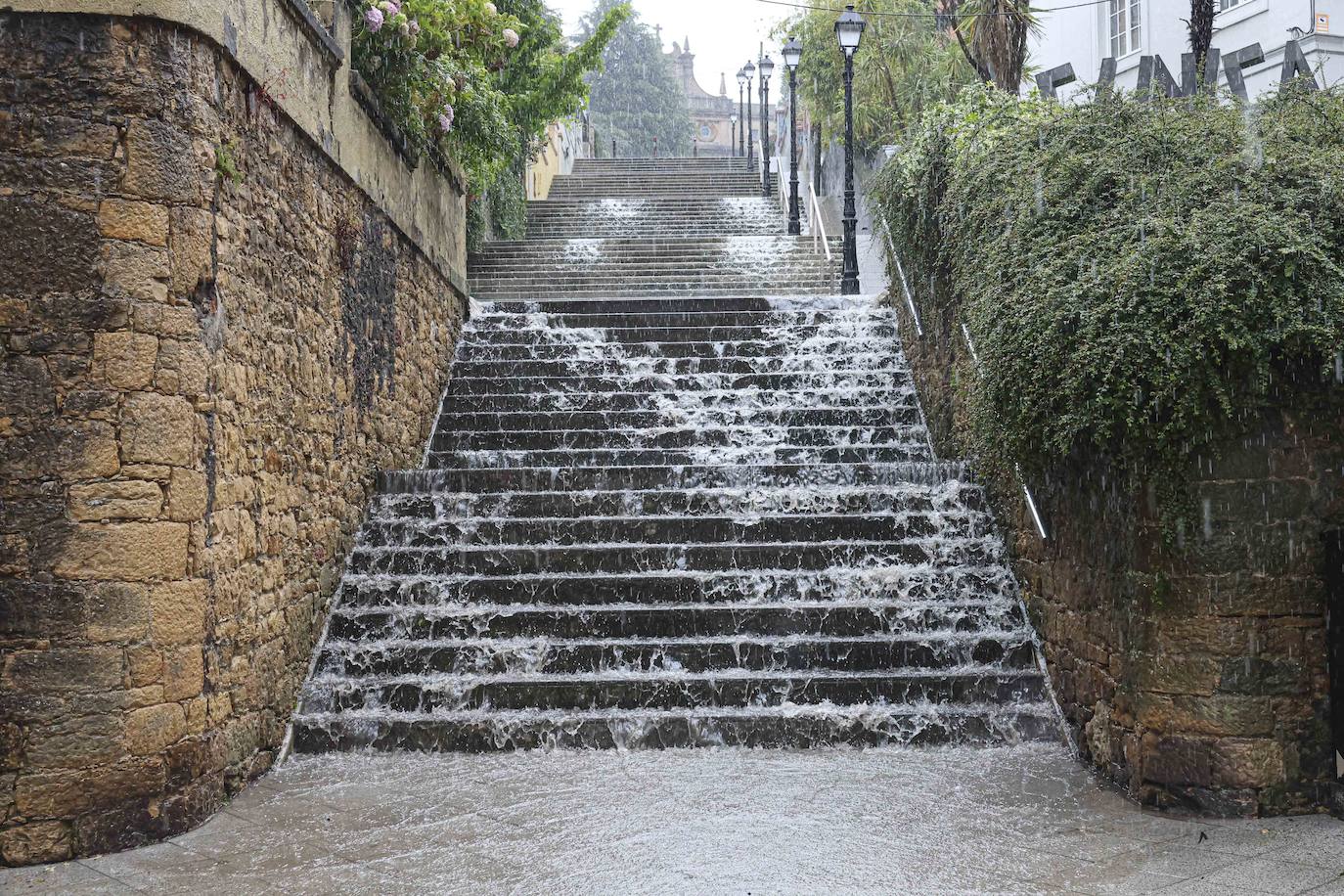 Lluvia y granizo: el mal tiempo azota a Asturias a las puertas del verano