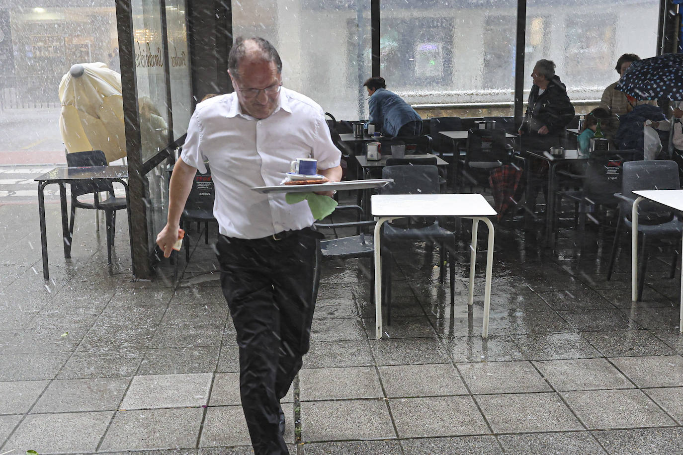 Lluvia y granizo: el mal tiempo azota a Asturias a las puertas del verano