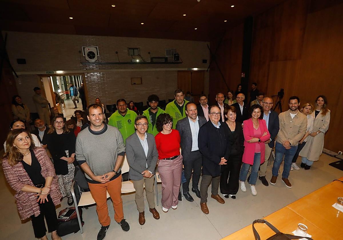 Participantes en la jornada en el Museo del Ferrocarril, organizada por Asata y el Ayuntamiento de Gijón y que presentó la concejala de Cultura, Montserrat López.