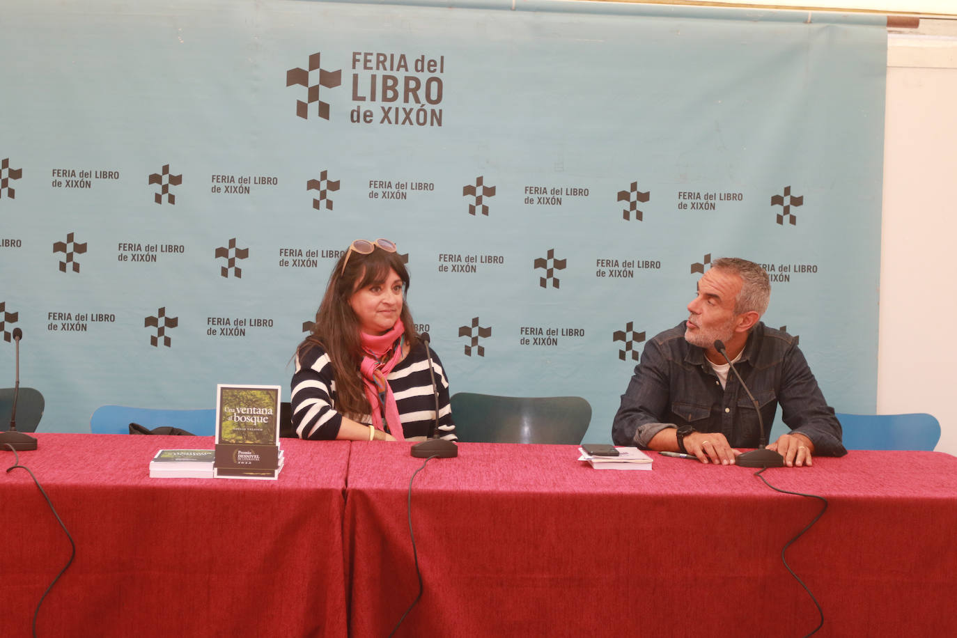 El ambiente de la Feria del Libro de Gijón