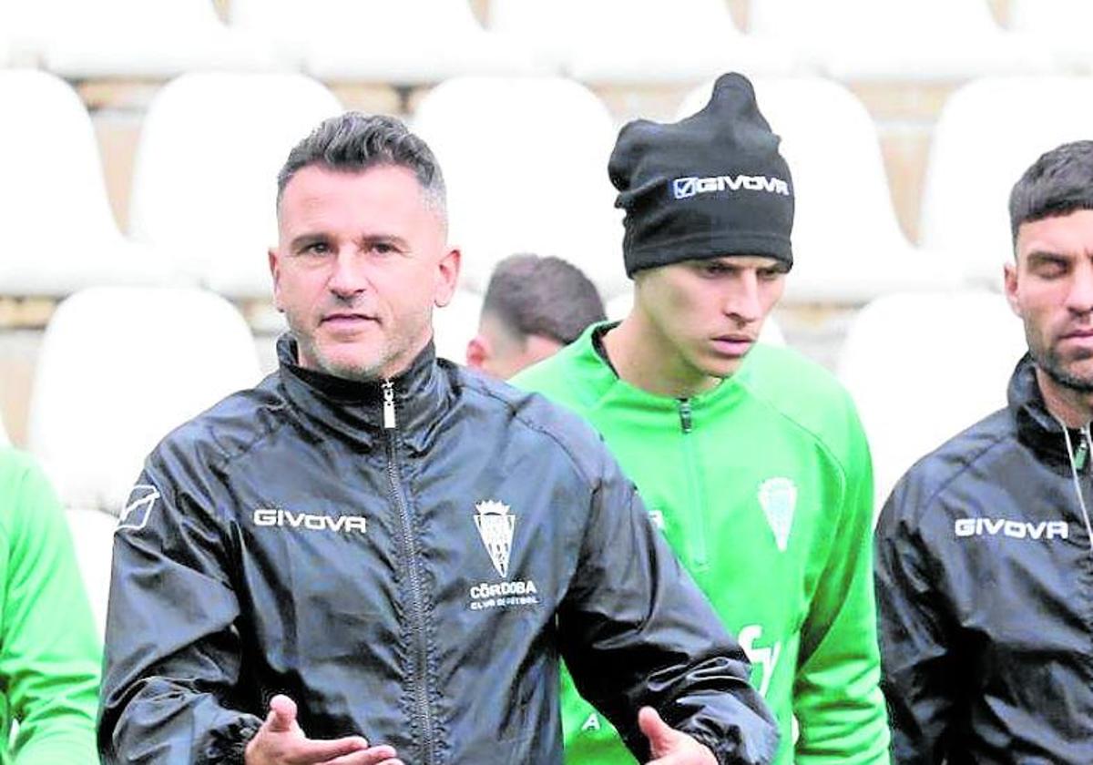 Iván Ania, en un entrenamiento como técnico del Córdoba.