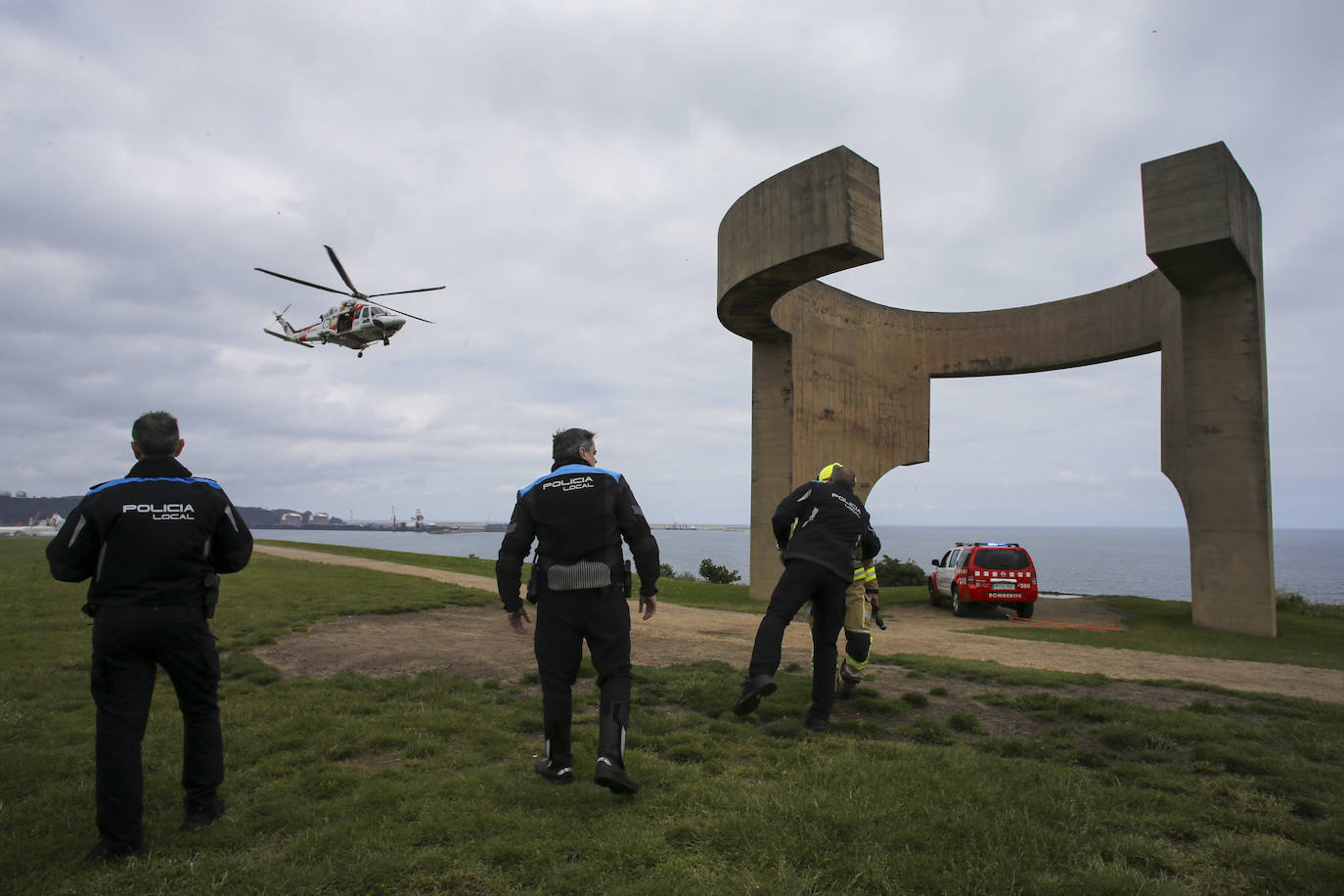 El intenso trabajo de los equipos de rescate en Gijón