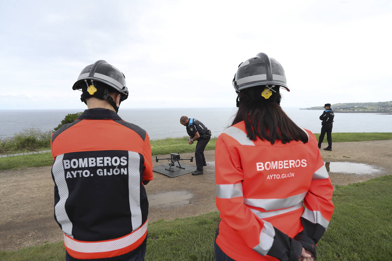 El intenso trabajo de los equipos de rescate en Gijón