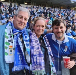 Sheba, junto a dos seguidores, en una desus visitas alCarlos Tartiere.