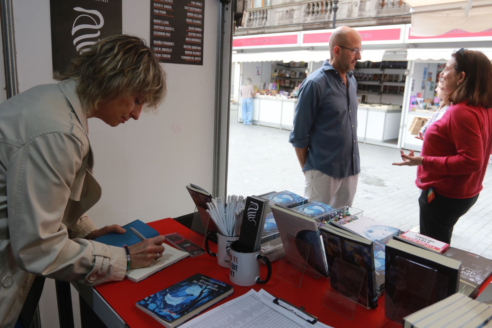 Las imágenes que deja la Feria del Libro en Gijón este sábado