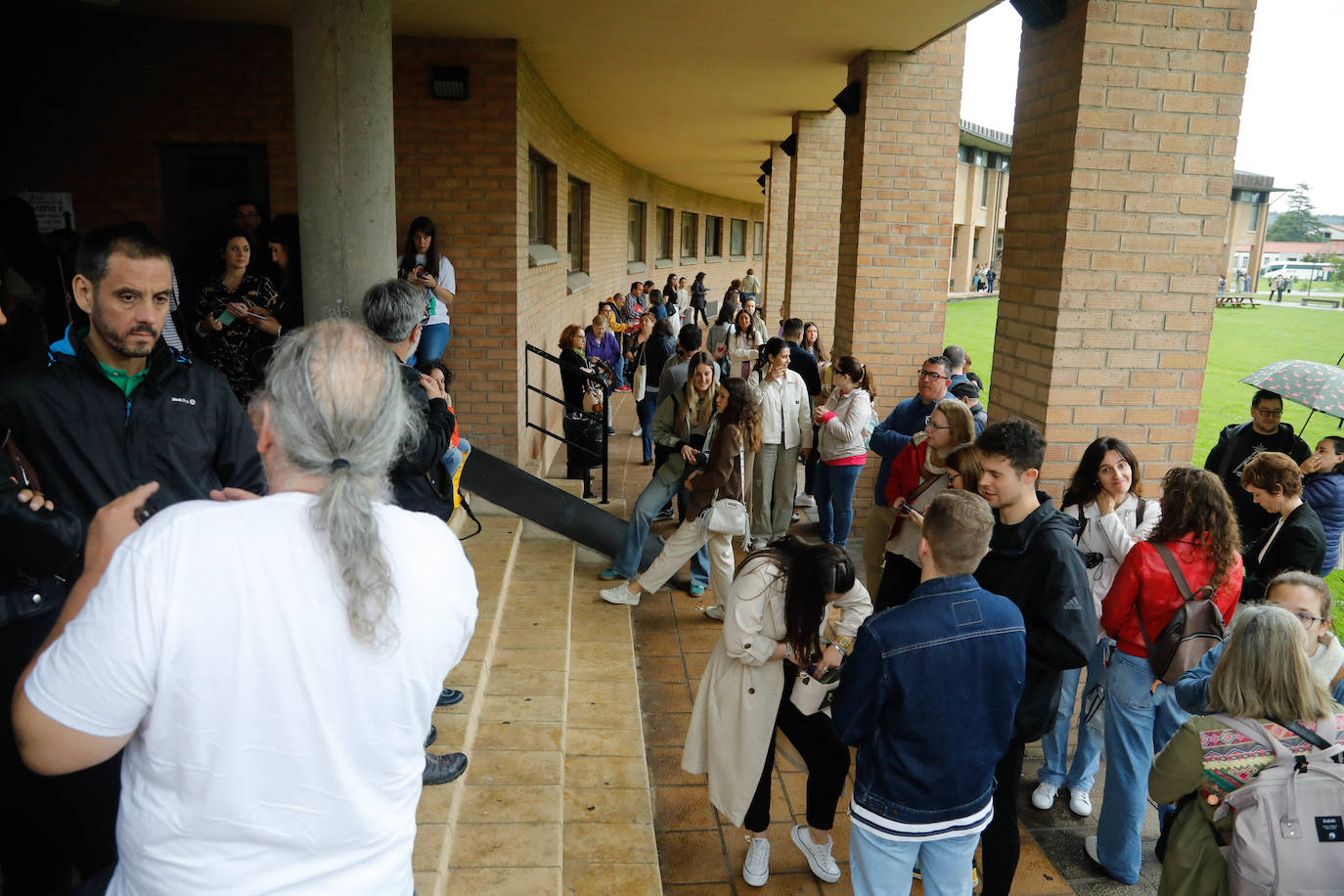 Opositores veteranos y muchas ganas de una plaza fija de maestro en Asturias