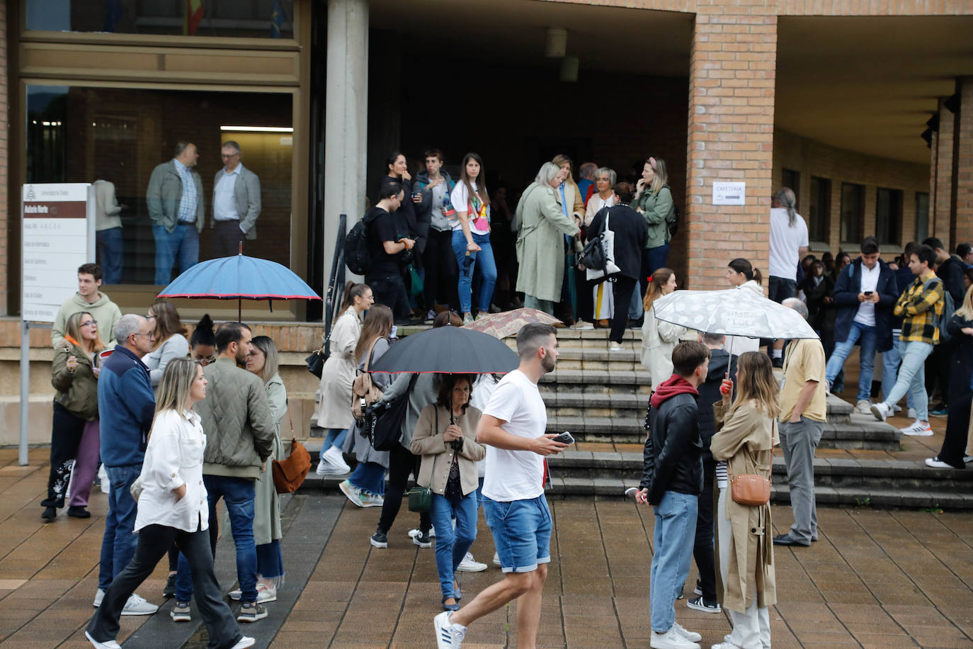 Opositores veteranos y muchas ganas de una plaza fija de maestro en Asturias