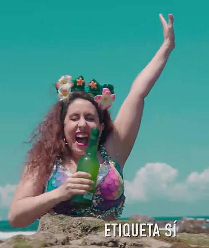 Imagen secundaria 2 - Barbie le da a la sidra de Asturias este verano