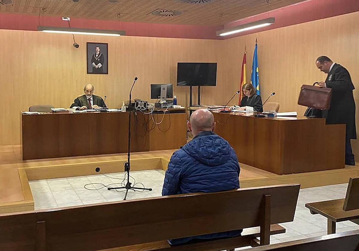 I. F. A., el falso médico, durante el juicio celebrado la semana en Gijón.