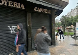 La joyería atracada en El Llano, en Gijón.