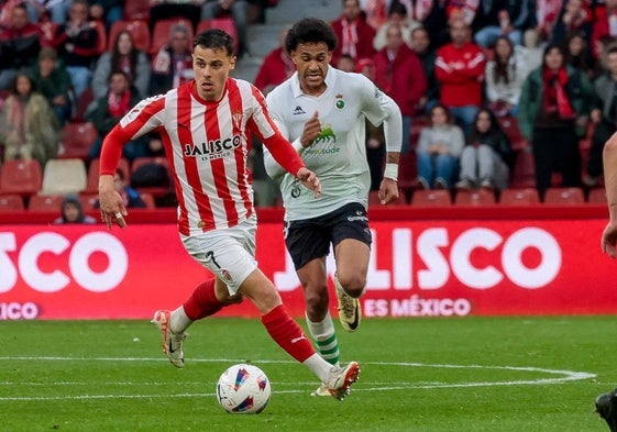 Gaspar Campos, durante el partido ante el Racing disputado la pasada campaña en El Molinón.