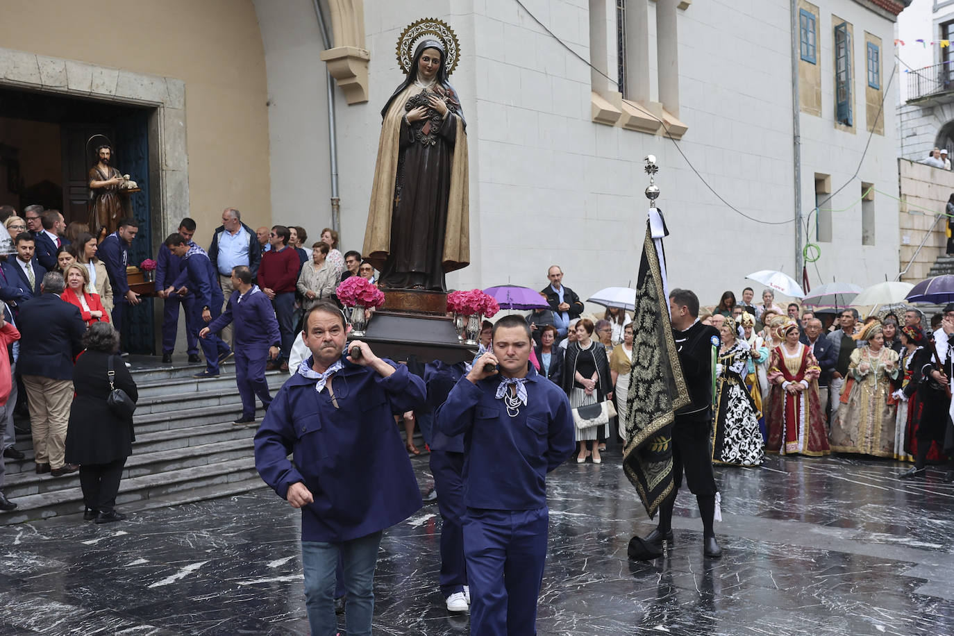 Cudillero brilla por San Pedro: las imágenes una Amuravela multitudinaria