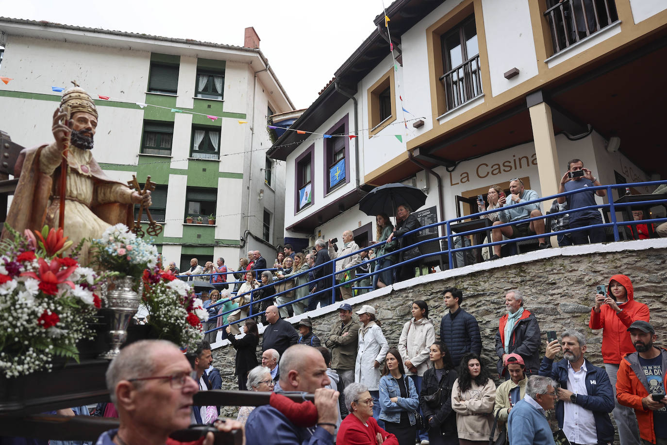 Cudillero brilla por San Pedro: las imágenes una Amuravela multitudinaria