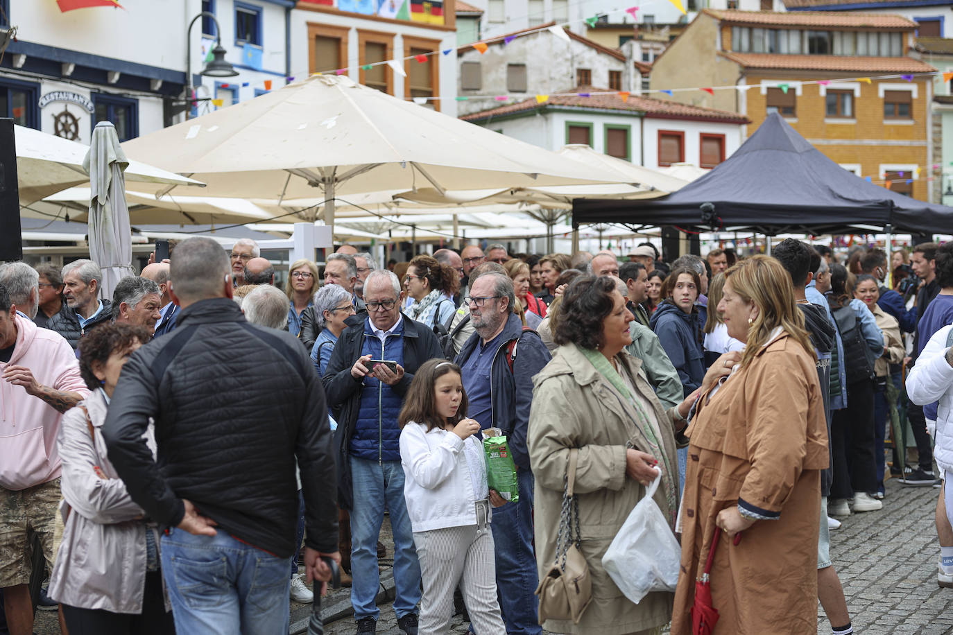 Cudillero brilla por San Pedro: las imágenes una Amuravela multitudinaria