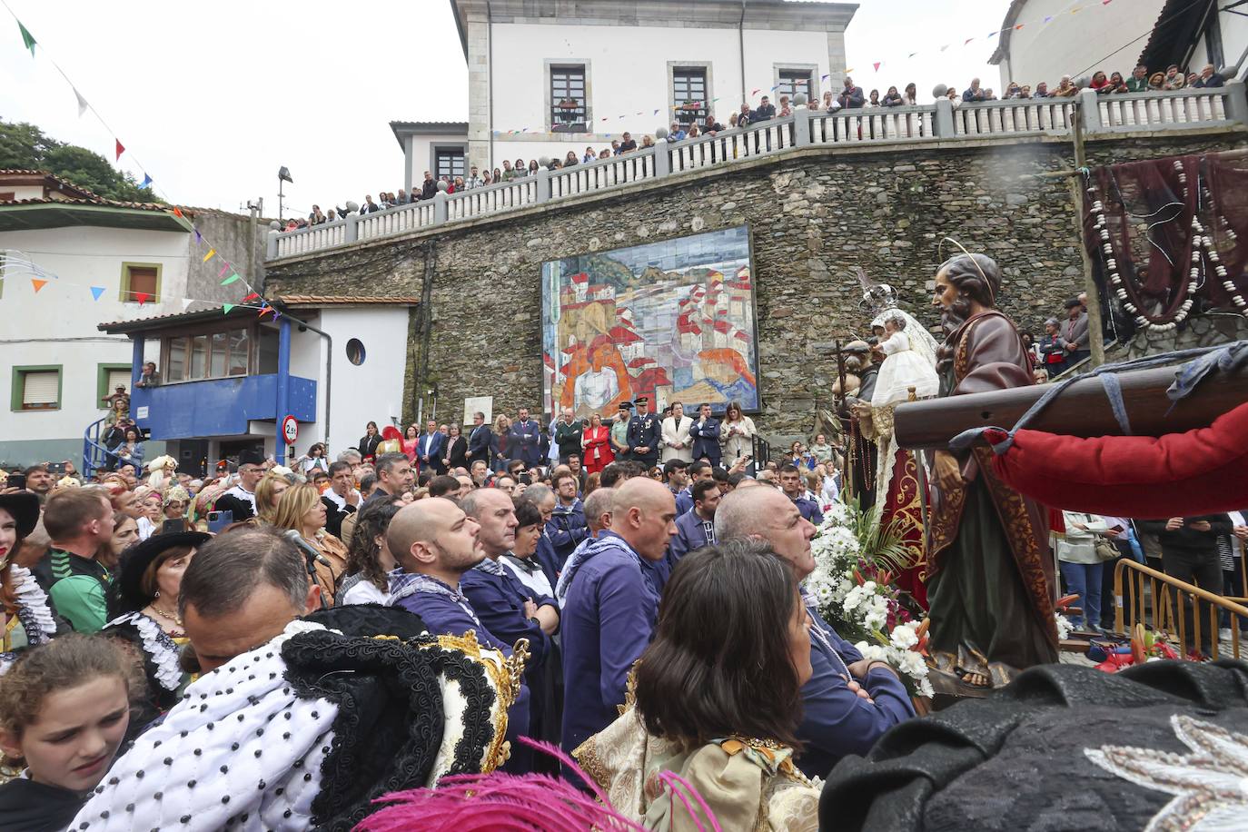 Cudillero brilla por San Pedro: las imágenes una Amuravela multitudinaria