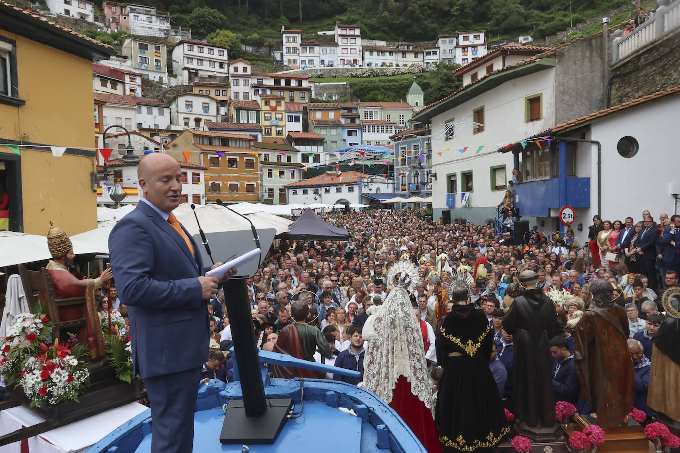 Cudillero brilla por San Pedro: las imágenes una Amuravela multitudinaria