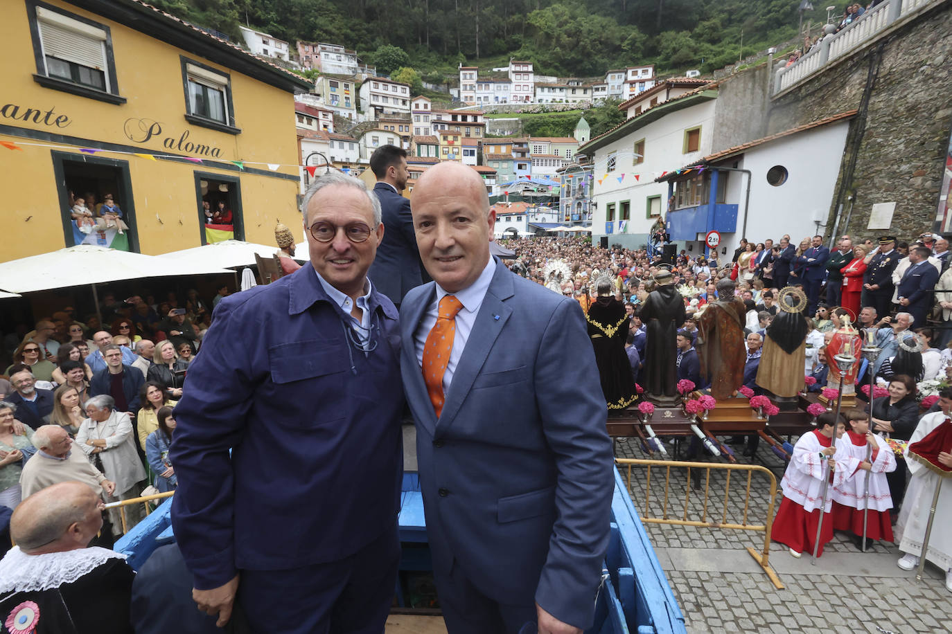 Cudillero brilla por San Pedro: las imágenes una Amuravela multitudinaria