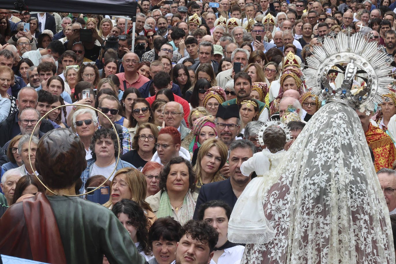 Cudillero brilla por San Pedro: las imágenes una Amuravela multitudinaria