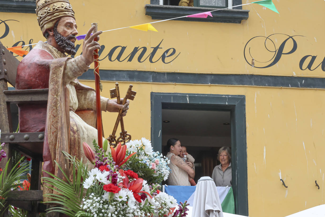 Cudillero brilla por San Pedro: las imágenes una Amuravela multitudinaria