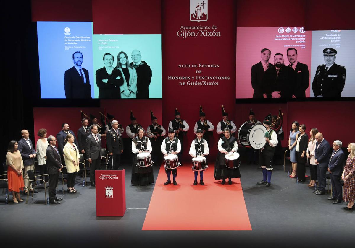 Honores y distinciones en Gijón: así fue la entrega de medallas de la ciudad