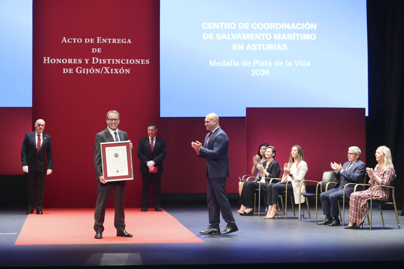 Honores y distinciones en Gijón: así fue la entrega de medallas de la ciudad