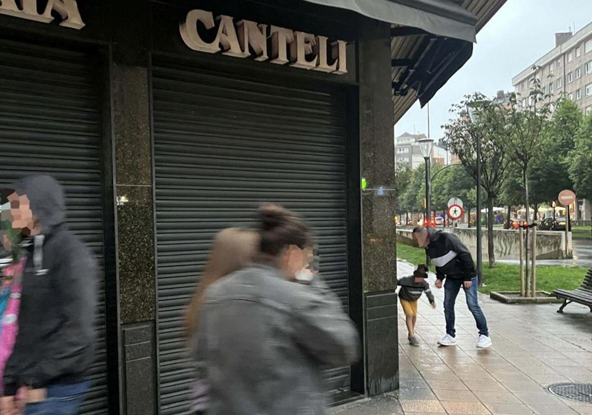 La joyería atracada en El Llano, en Gijón.