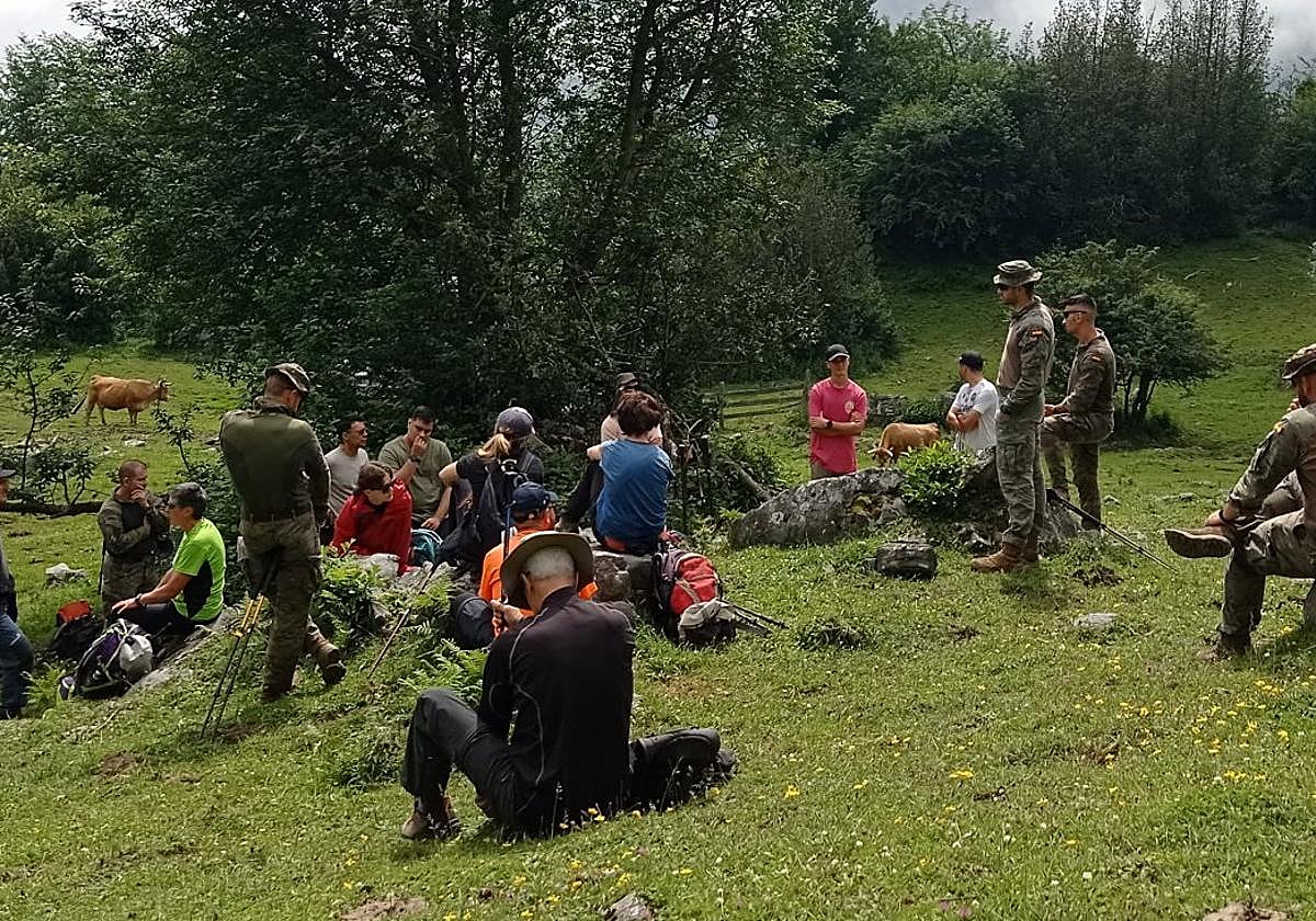 Los participantes en el campamento, ayer, en el concejo de Lena.