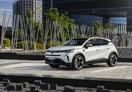 El nuevo Renault Captur tiene un precio inicial de 21.039 euros, y la versión E-Tech Full Hybrid de 145 CV. cuesta 26.665 euros.