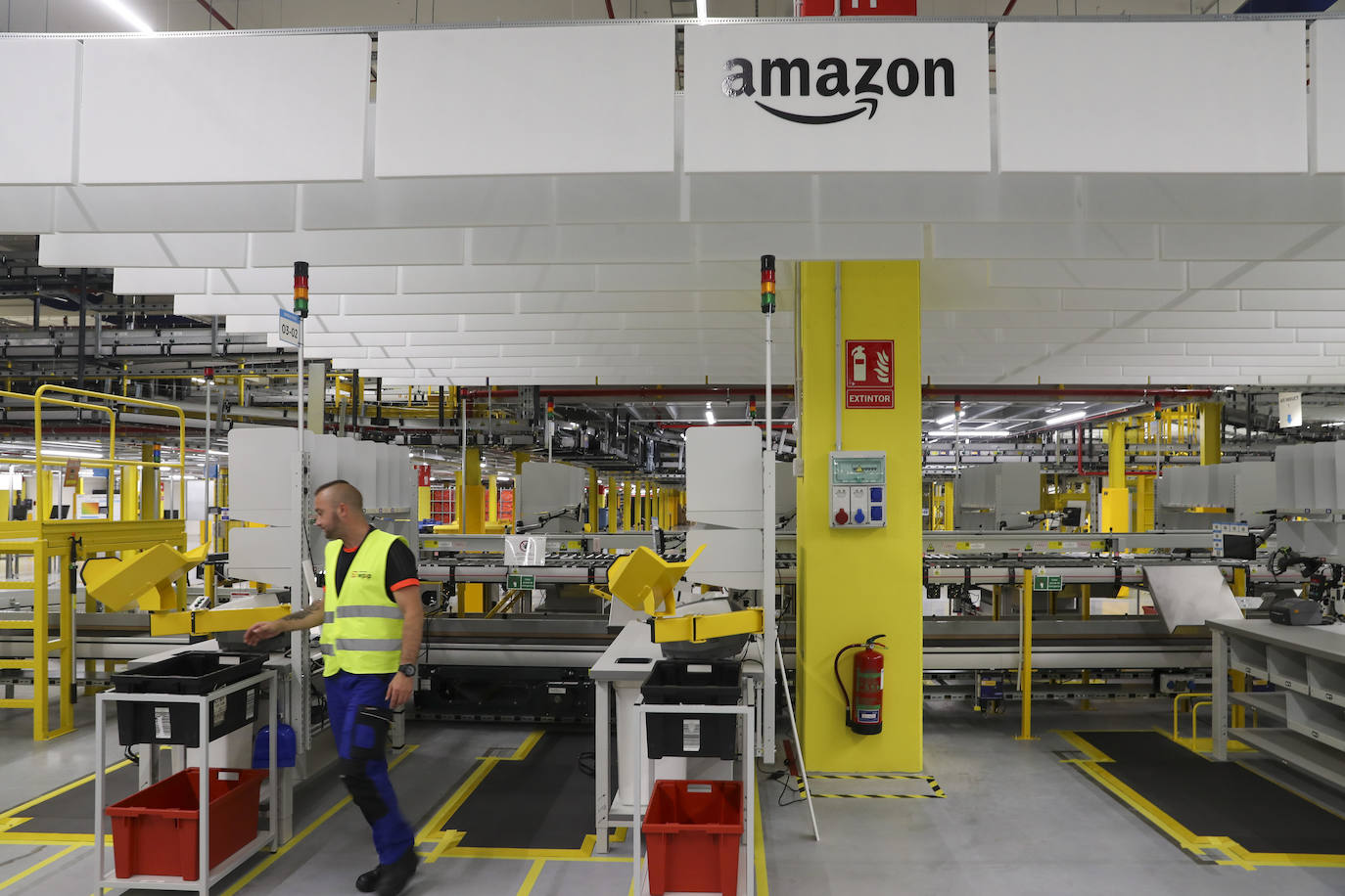 Las entrañas del centro de Amazon en Asturias: así son las instalaciones