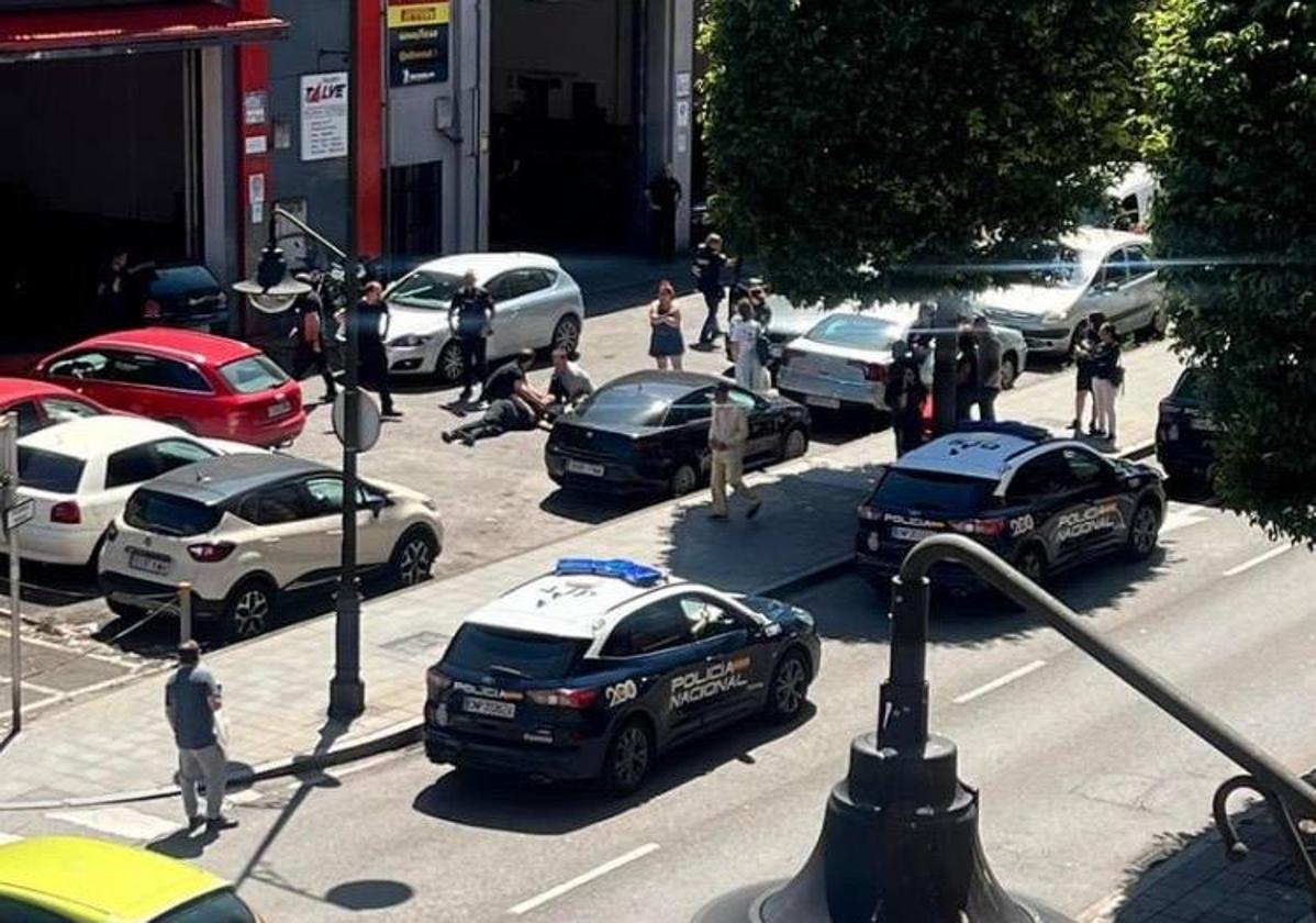 Intervención de la Policía Nacional en la avenida de la Argentina.