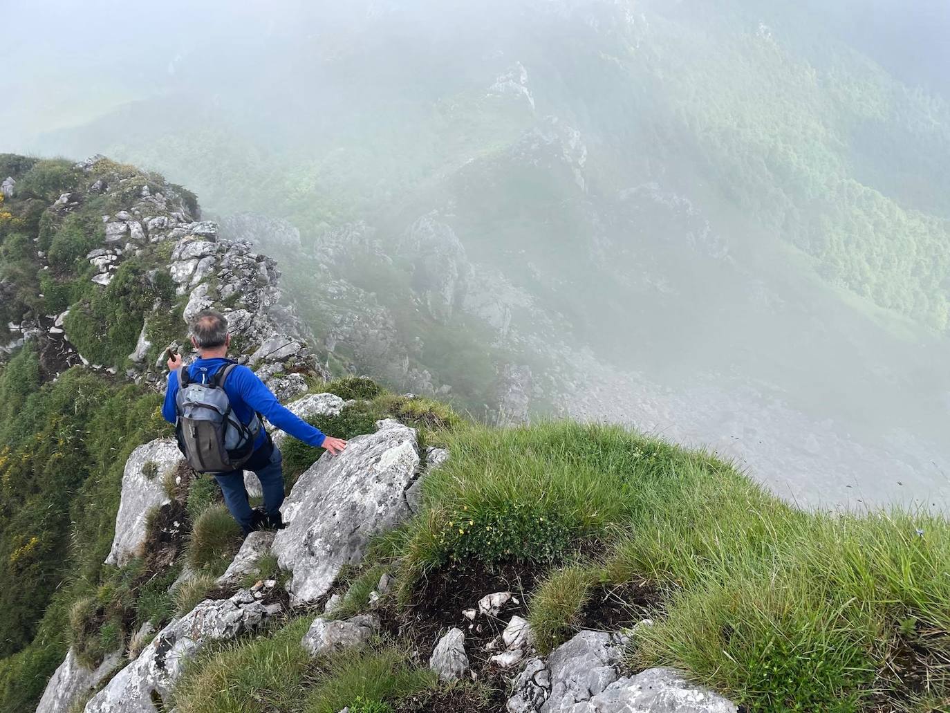 Entre bosques asturianos: los paisajes de la ruta a las cumbres del Maciedome y el Tiatordos