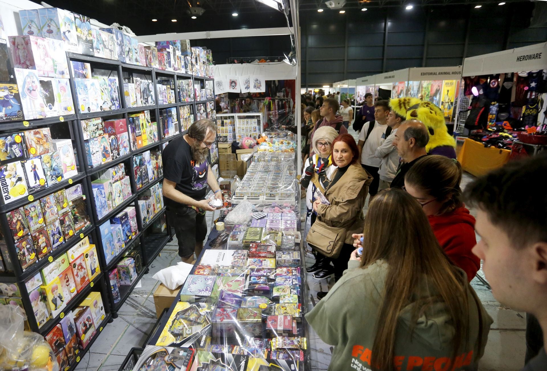 Dosis de nostalgia y cosplay en la víspera de la despedida de Metrópoli