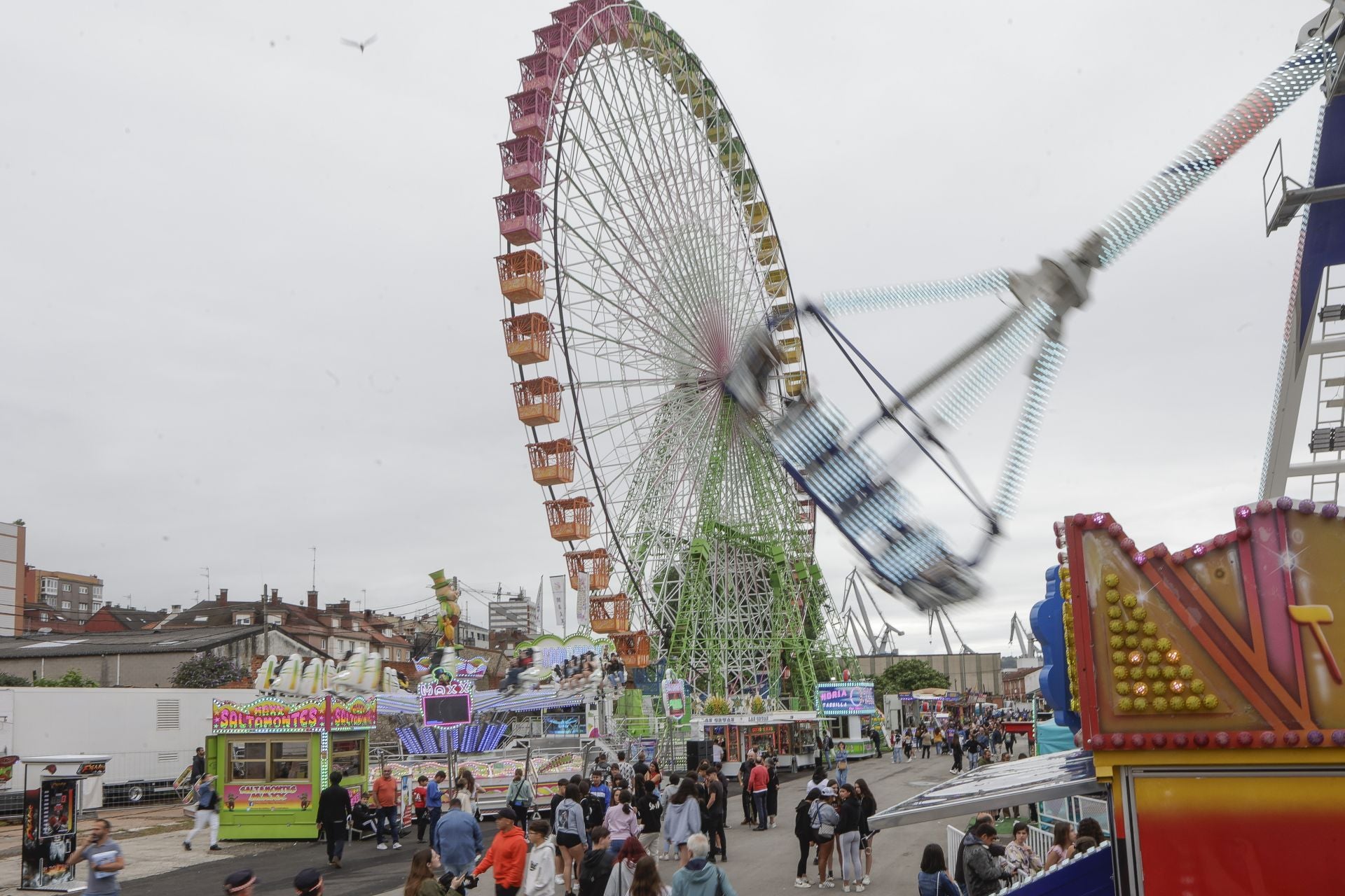 Llenazo en el primer gran sábado de la Semana Negra de Gijón