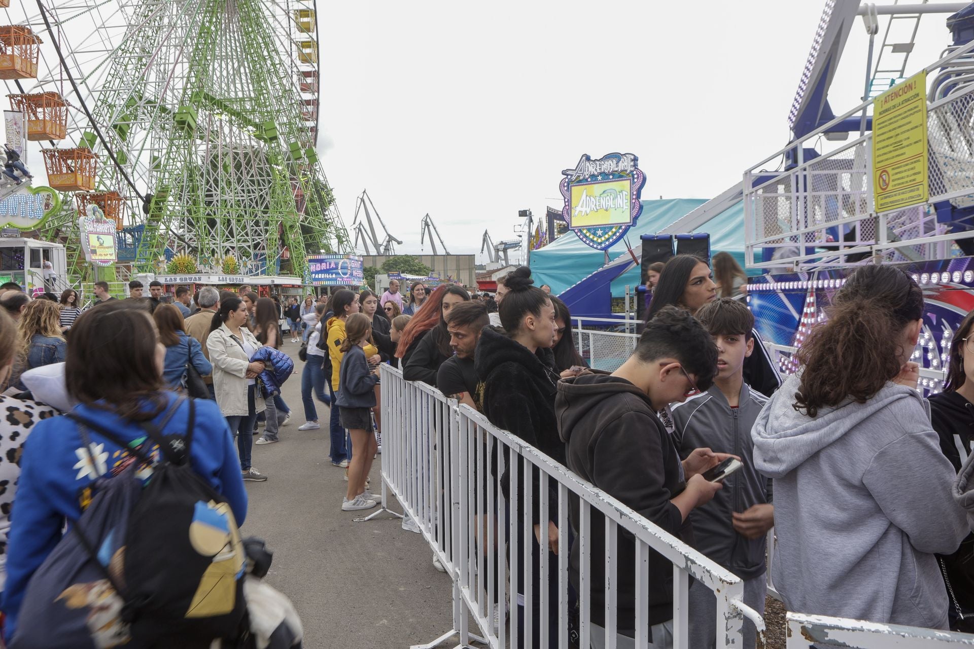 Llenazo en el primer gran sábado de la Semana Negra de Gijón