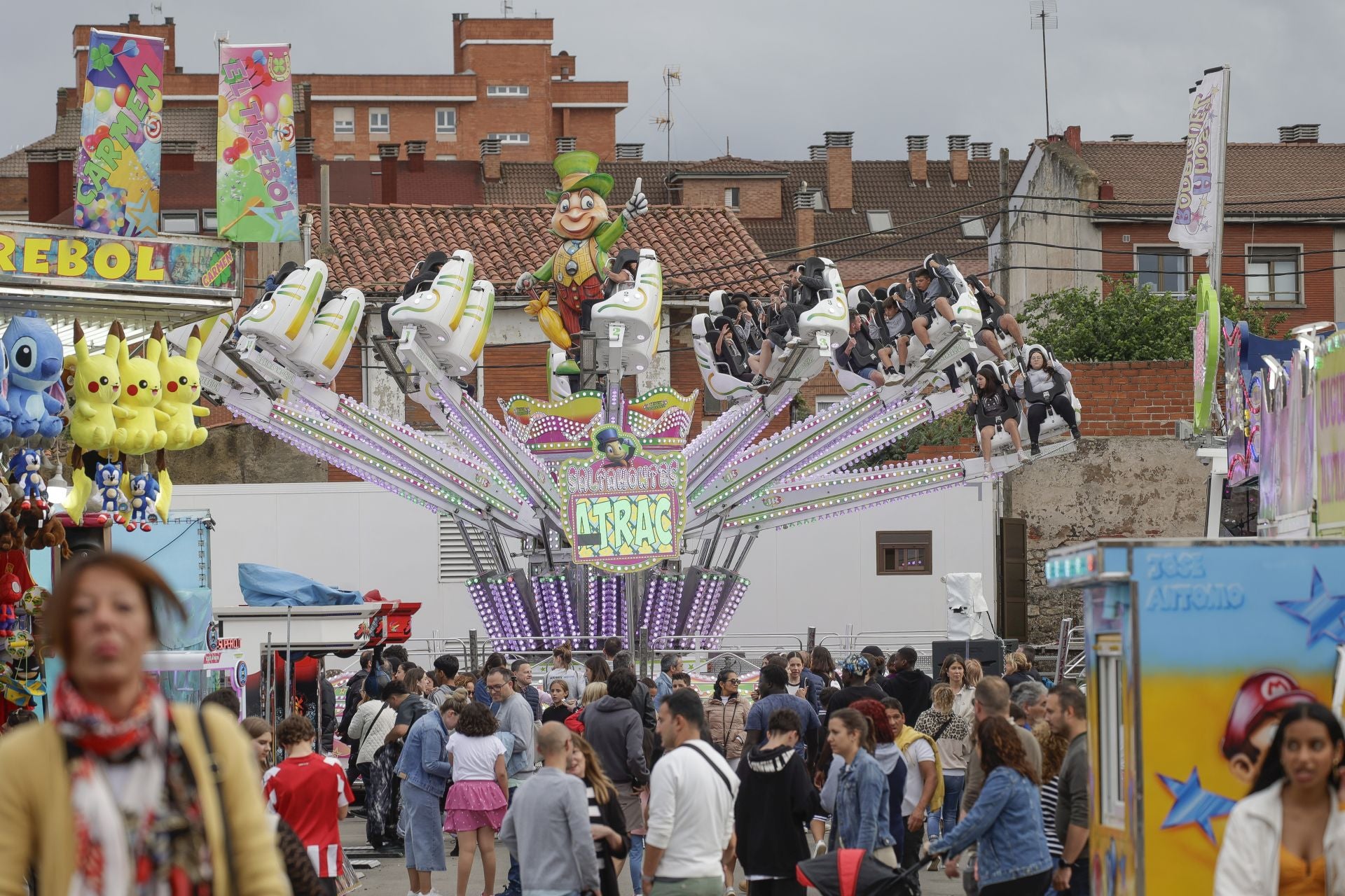 Llenazo en el primer gran sábado de la Semana Negra de Gijón